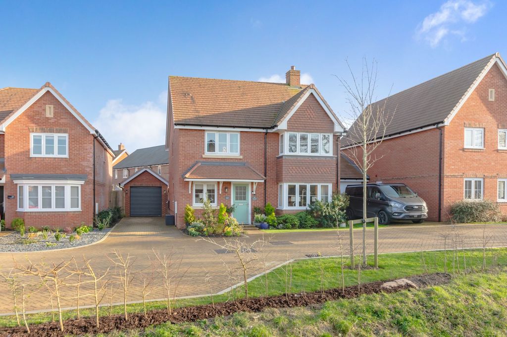 Property photo 1 of 32