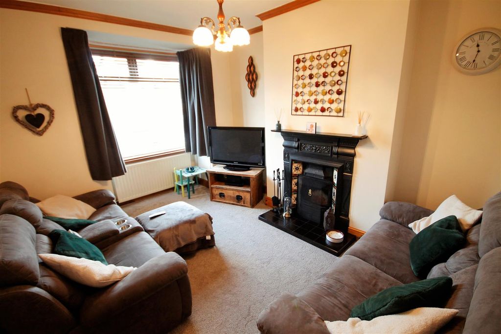 Property photo 3 of 10 Living Room