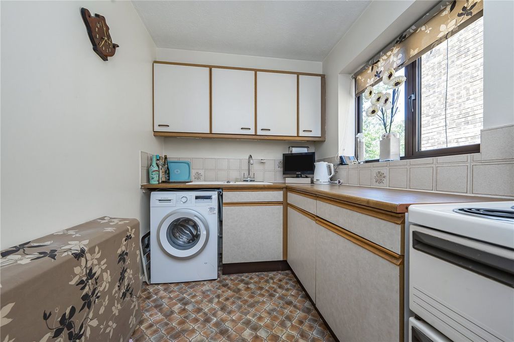 Property photo 3 of 9 Kitchen