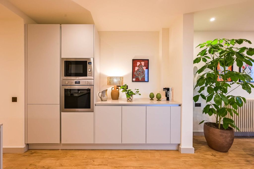 Property photo 3 of 33