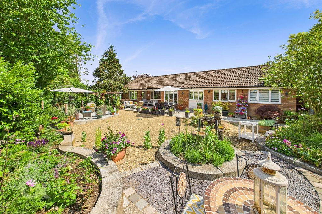 Property photo 1 of 32