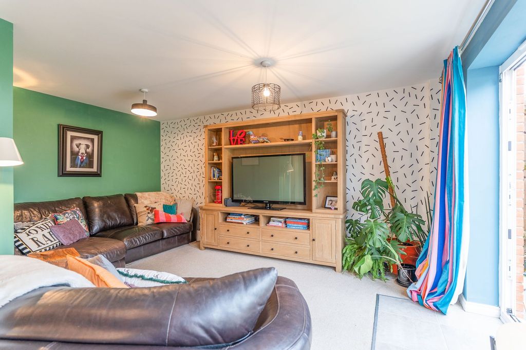 Property photo 3 of 31