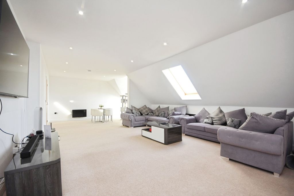 Property photo 3 of 17 Photo