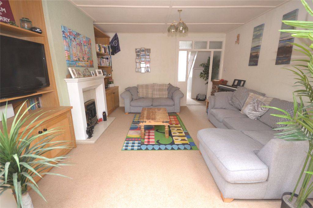 Property photo 3 of 11 Living Room