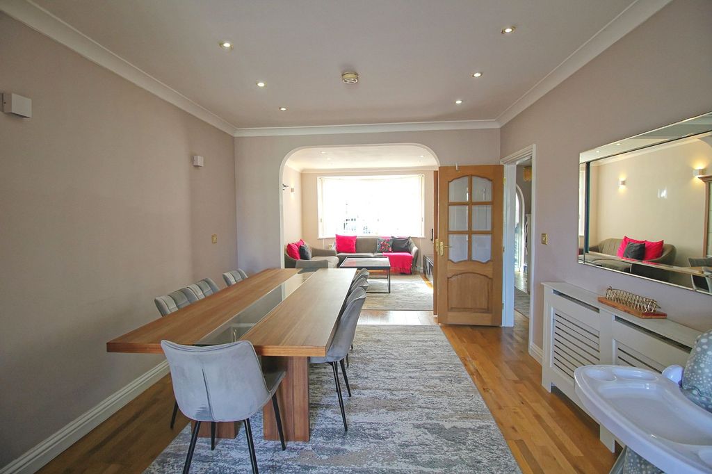 Property photo 2 of 35