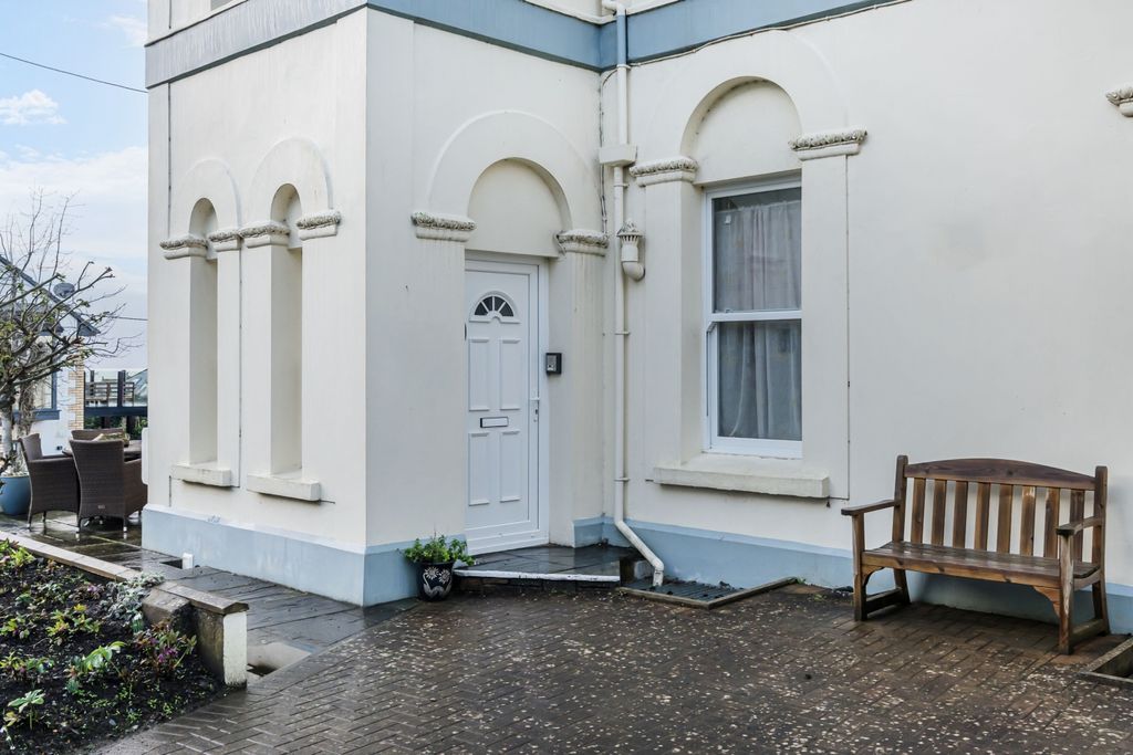 Property photo 3 of 20 1400779-22-696A57d220260