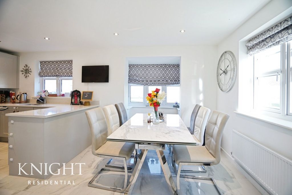 Property photo 2 of 25