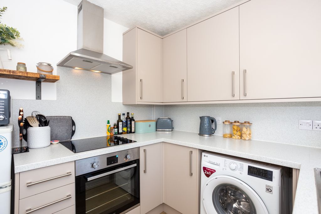 Property photo 3 of 30 Kitchen