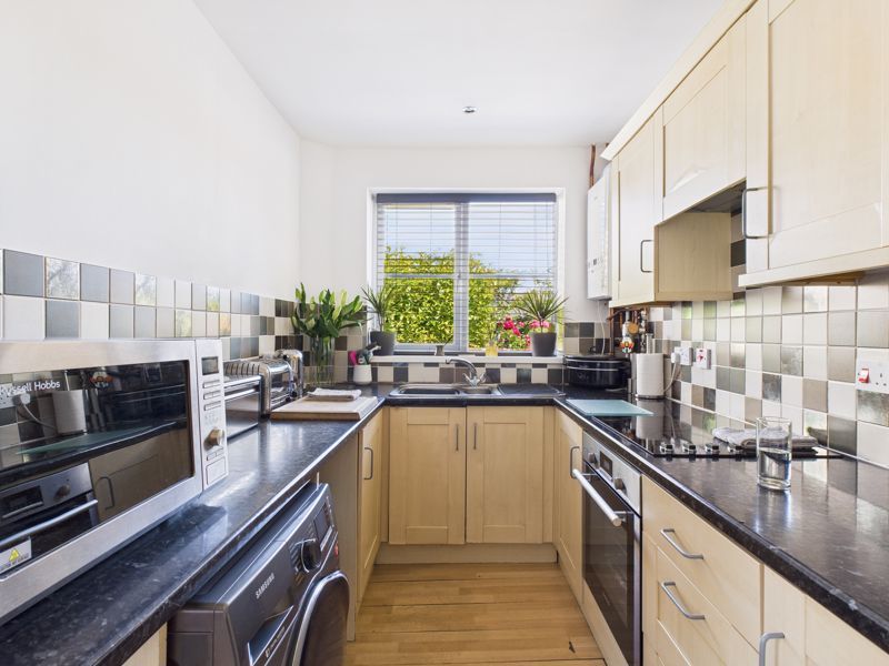 Property photo 3 of 10 Kitchen
