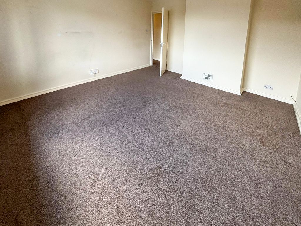 Property photo 3 of 6 Lounge