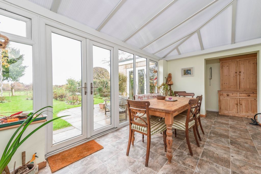 Property photo 2 of 22 Conservatory