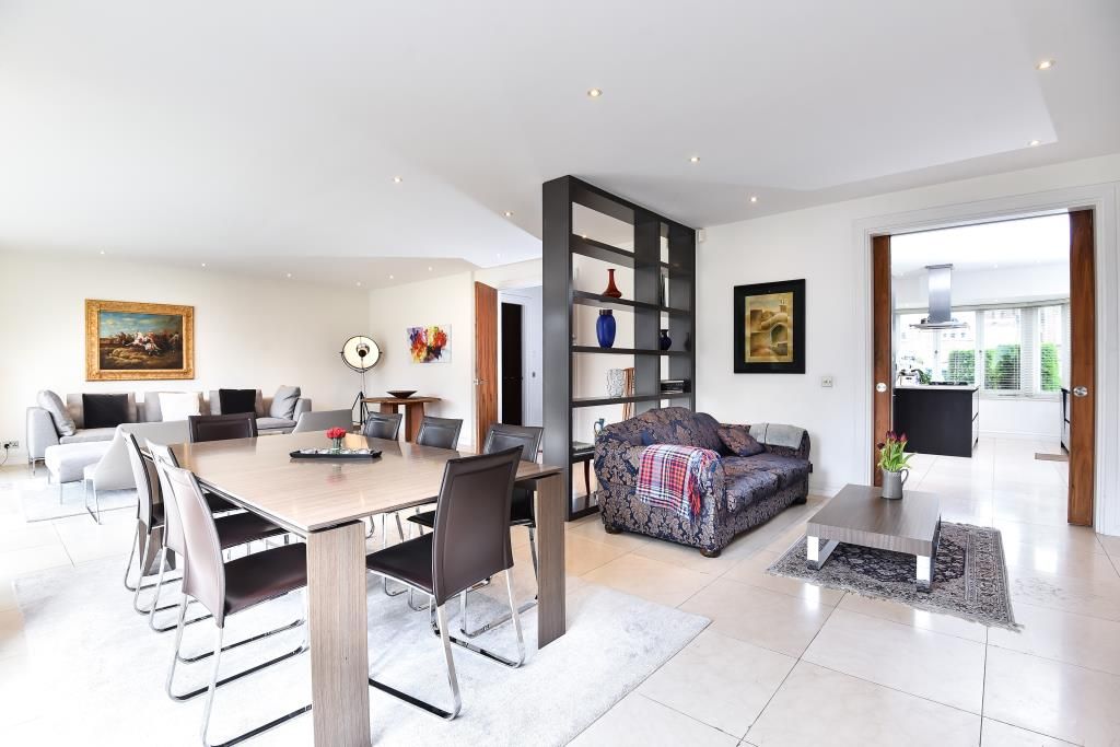 Property photo 3 of 10 Dining Room