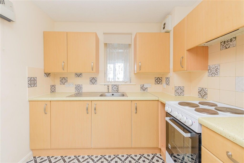 Property photo 2 of 7 Kitchen