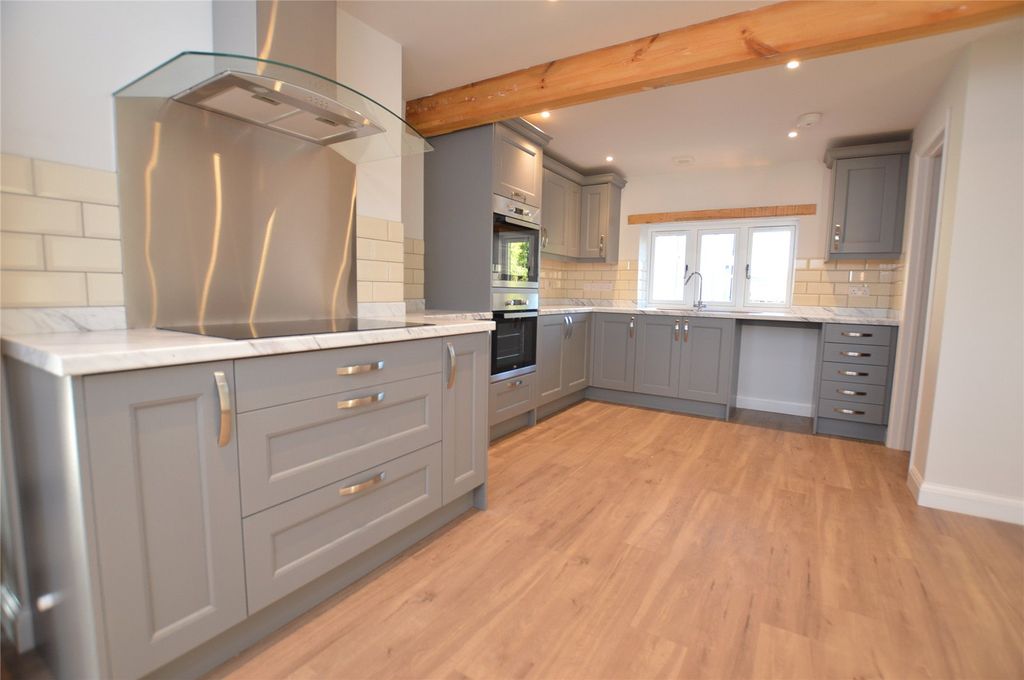 Property photo 3 of 25 Picture No. 06