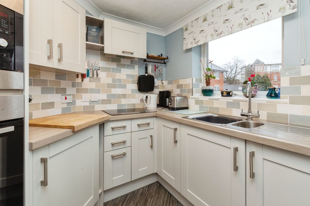 Property photo 3 of 12 Kitchen