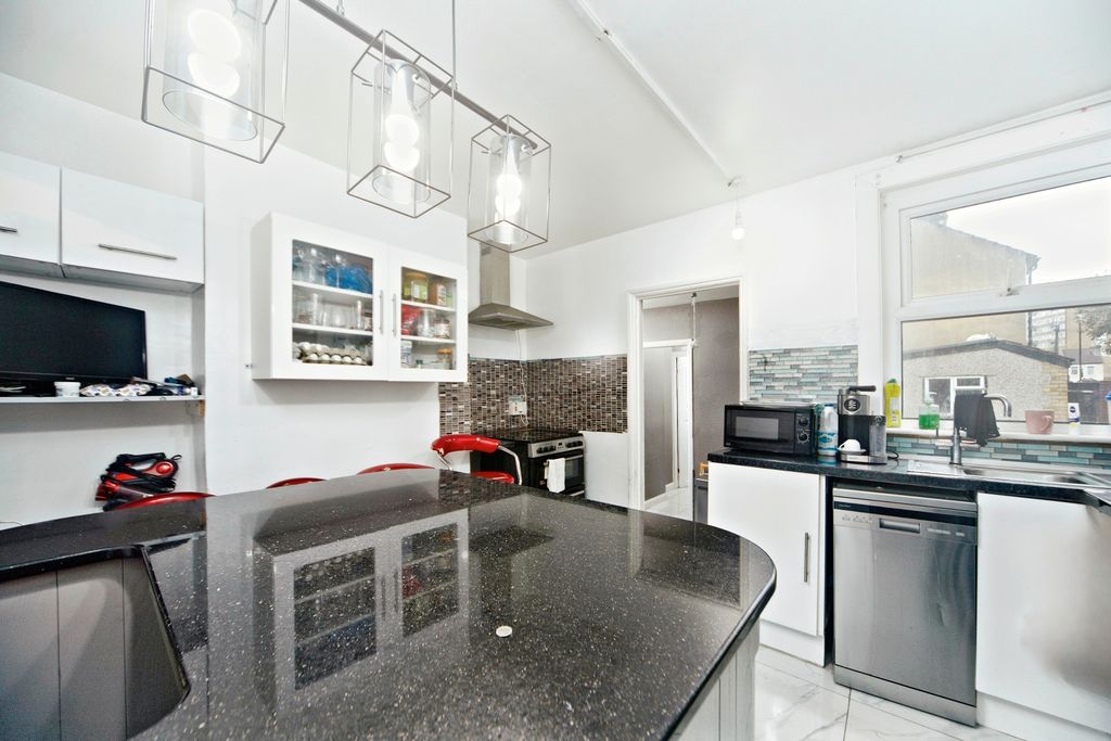 Property photo 3 of 15 Photography