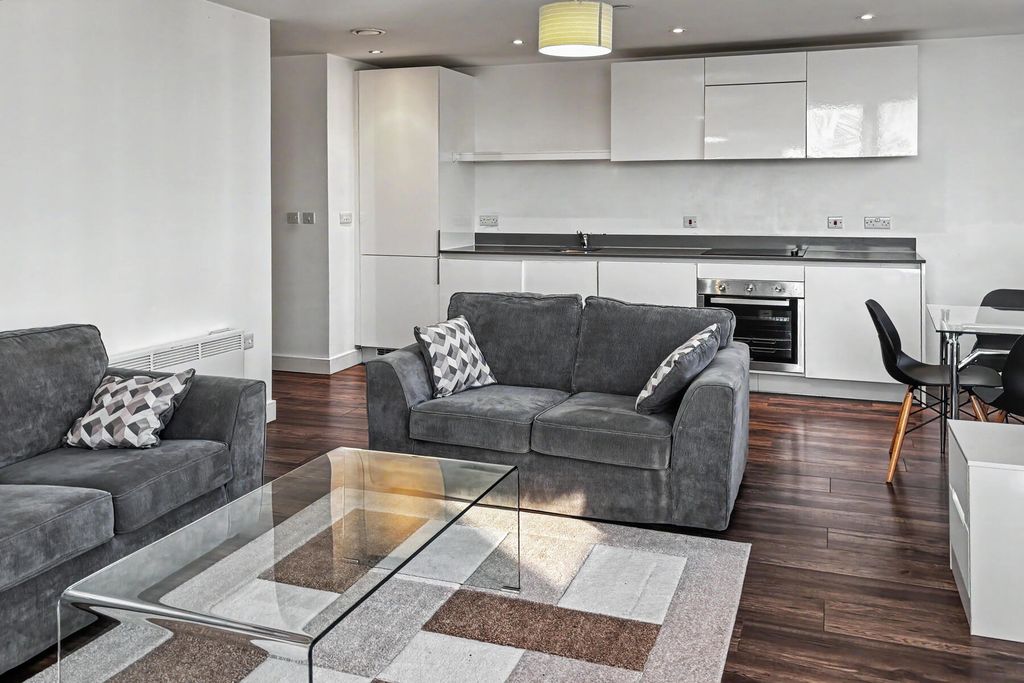 Property photo 2 of 8 Broadway - Flat Overview