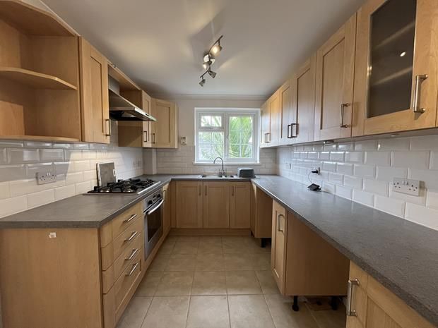 Property photo 3 of 8 Kitchen
