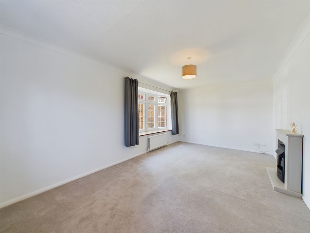 Property photo 2 of 12 Cam02136G0-Pr0028-Still002