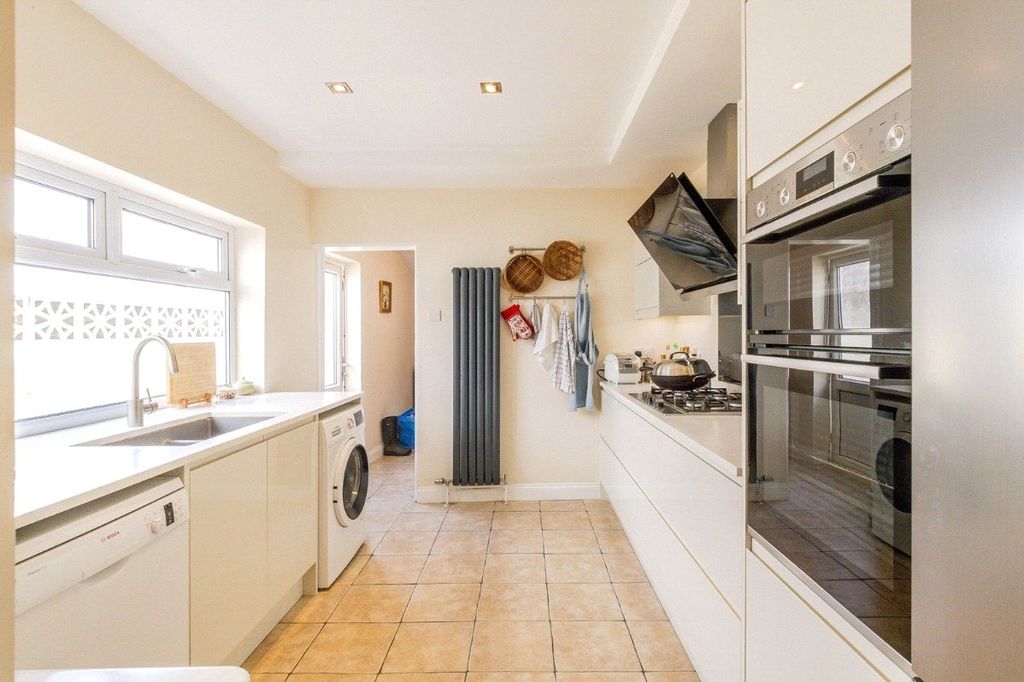 Property photo 3 of 21 Picture No. 06