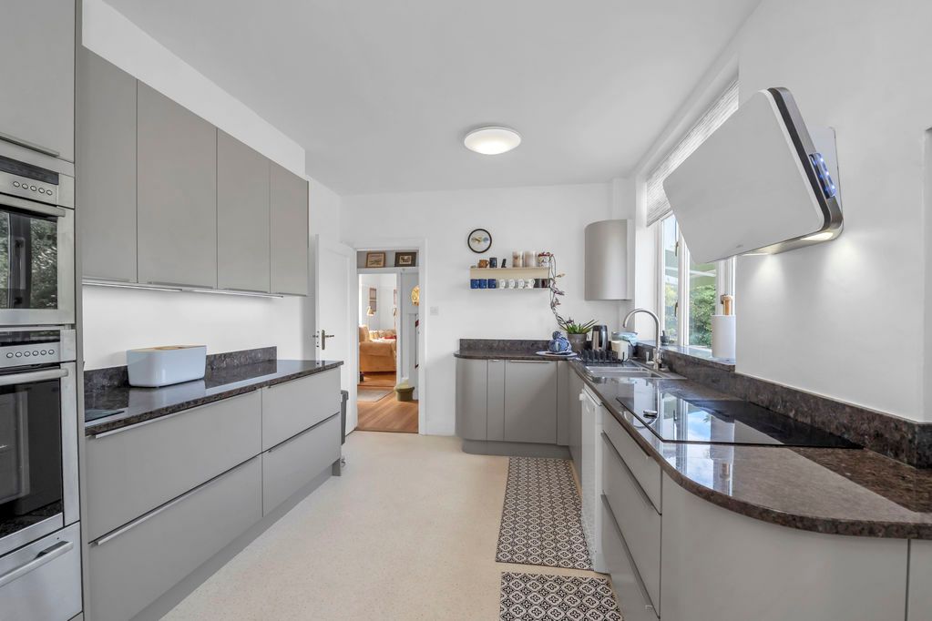 Property photo 3 of 16 Kitchen