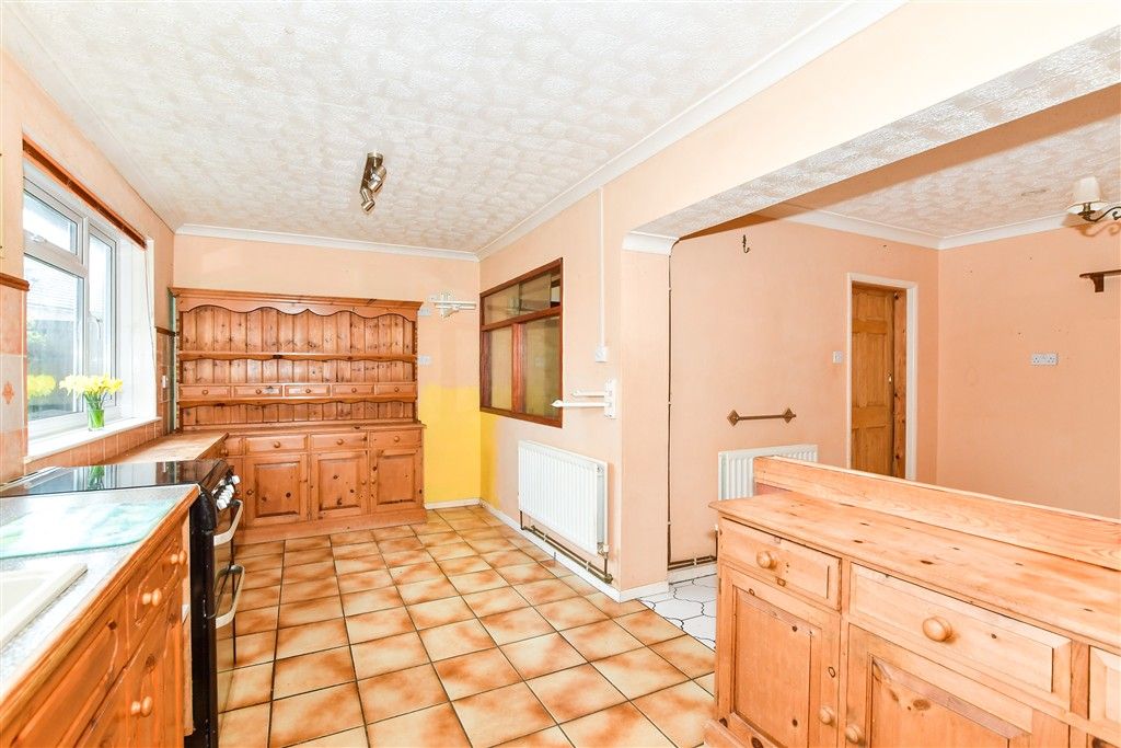 Property photo 3 of 10 Kitchen