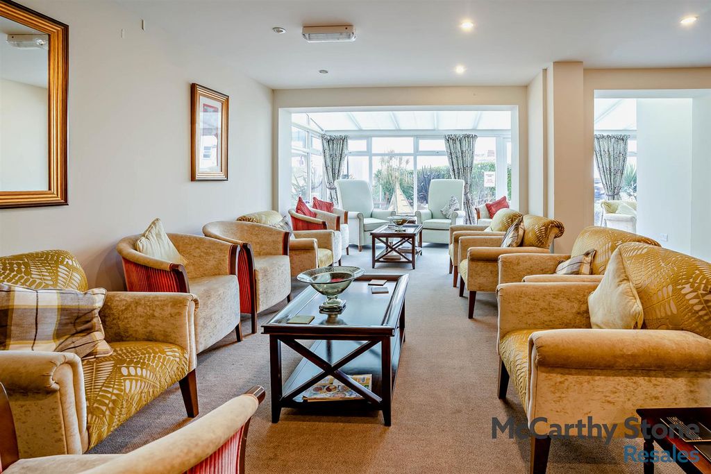 Property photo 2 of 18 8667041-Interior16-800.Jpg