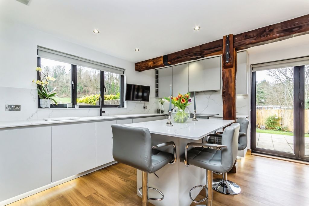 Property photo 2 of 28 Pbox-Img.Jpg