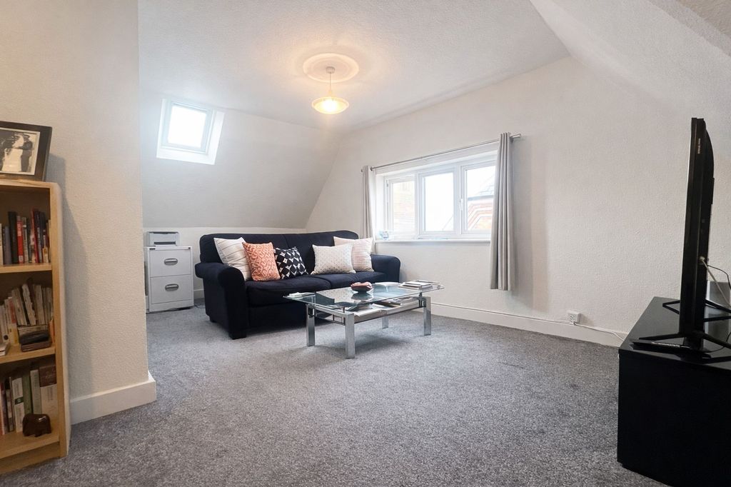 Property photo 2 of 6