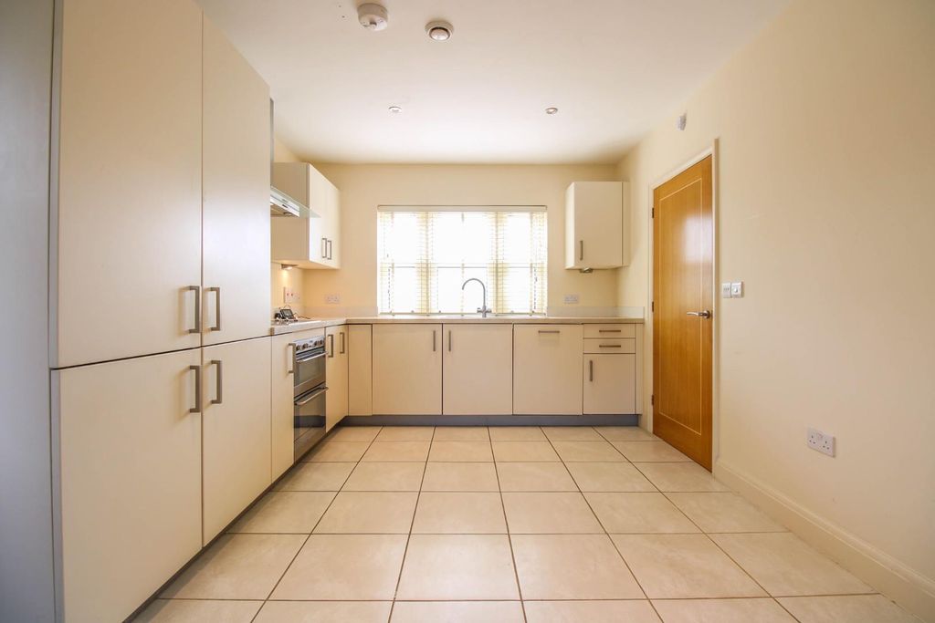 Property photo 2 of 10 Pic-4.Jpg