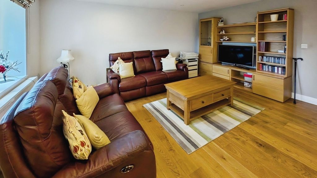 Property photo 2 of 13 Pbox-Img.Jpg