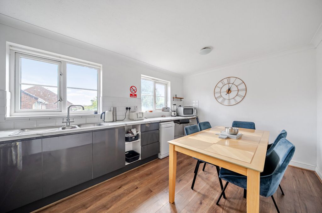Property photo 3 of 14 1499022-18-6A673E...