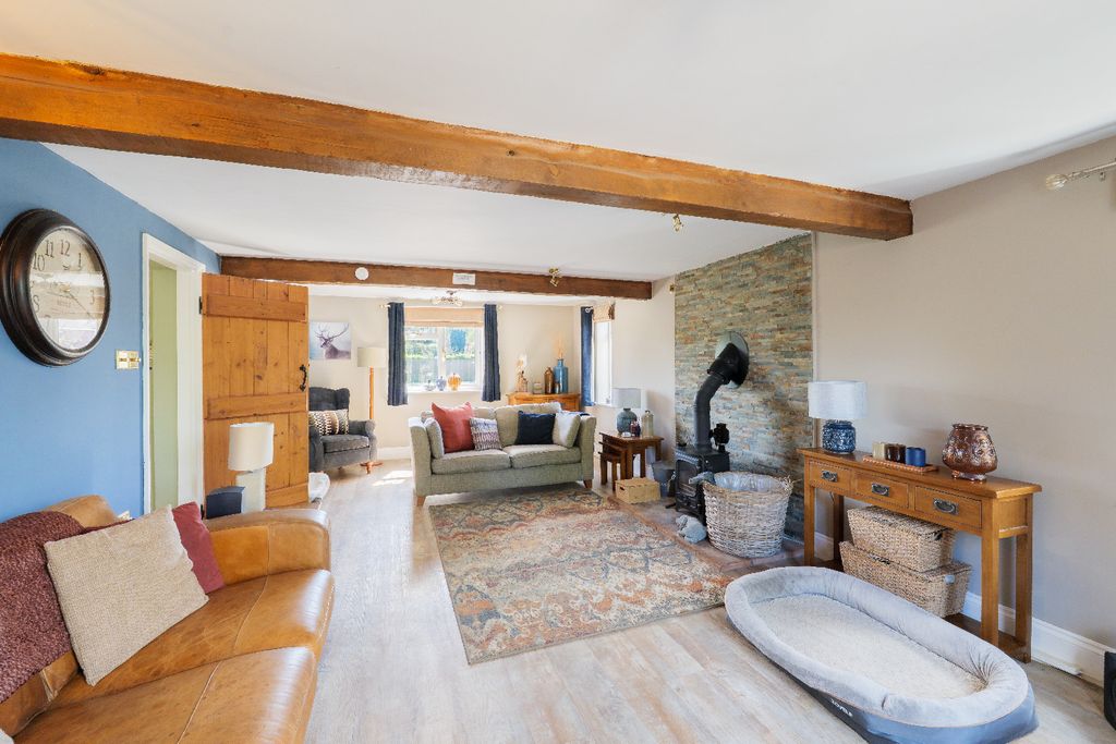 Property photo 3 of 25 4951108