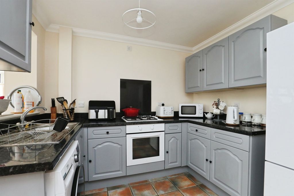 Property photo 3 of 17