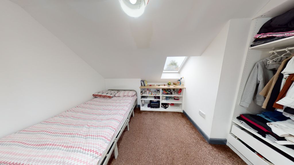 Property photo 3 of 21 22-189-Bedroom-9-Main-2