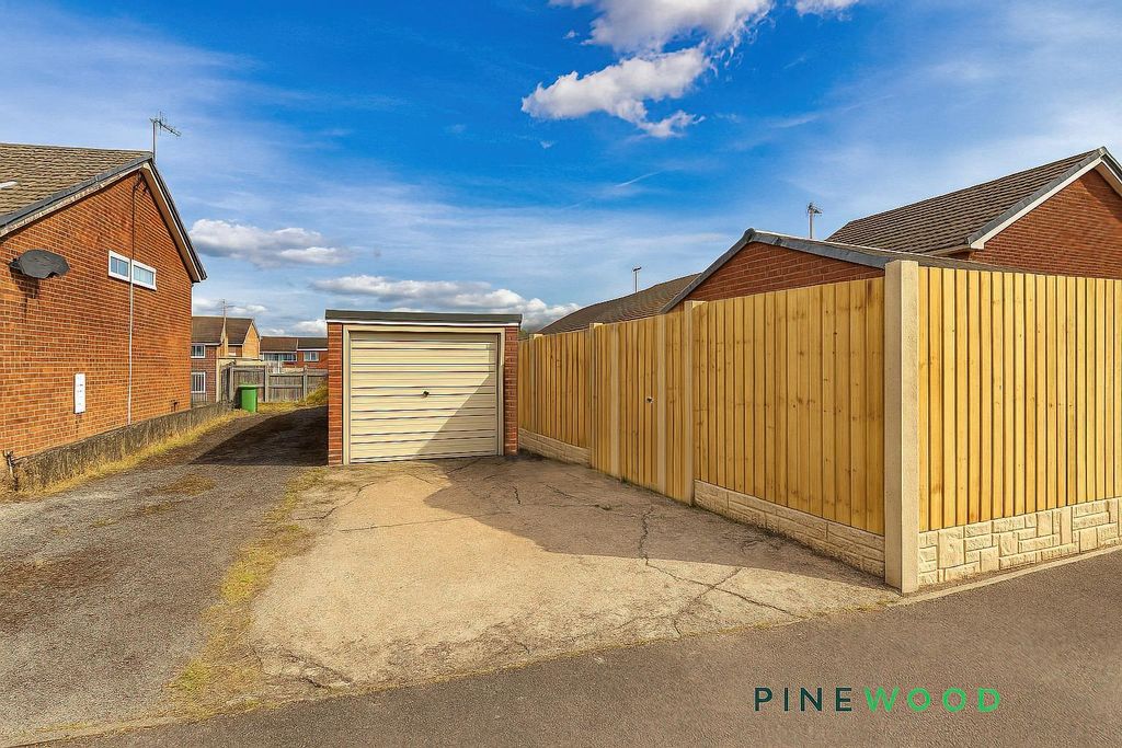 Property photo 2 of 23 Garage (Detached)