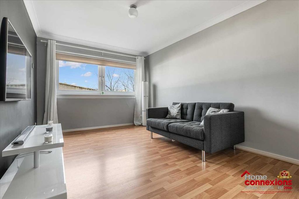 Property photo 2 of 17 Lounge (1)