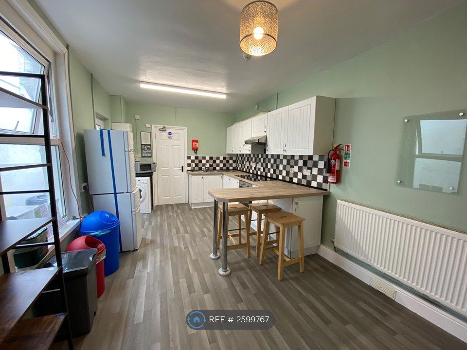 Property photo 3 of 15 Kitchen