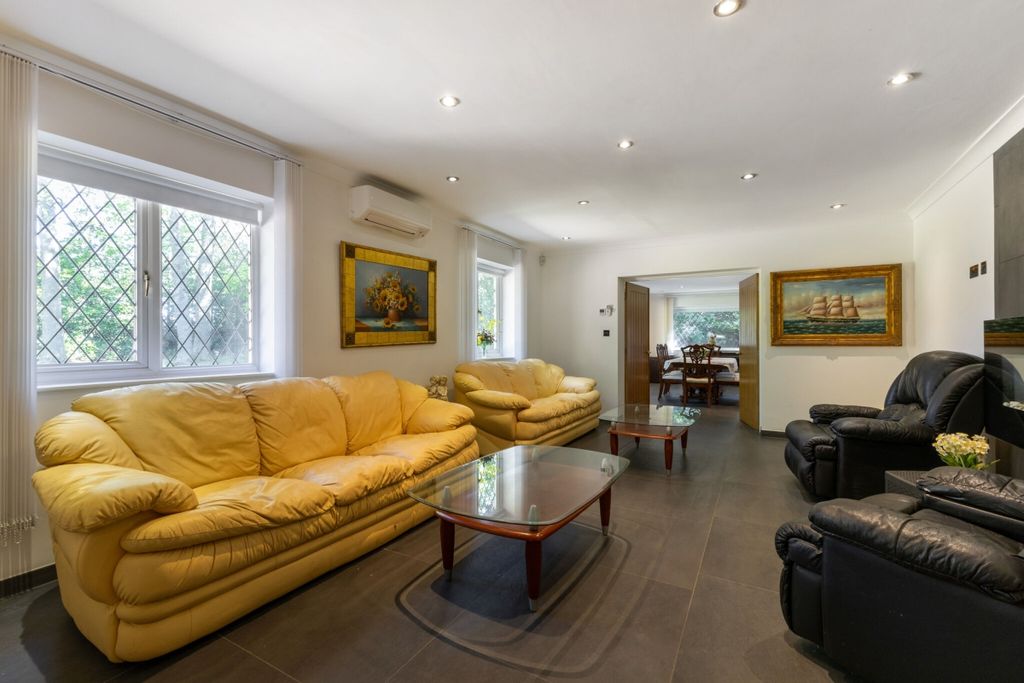 Property photo 2 of 12 107671_Lotus-Lodg...