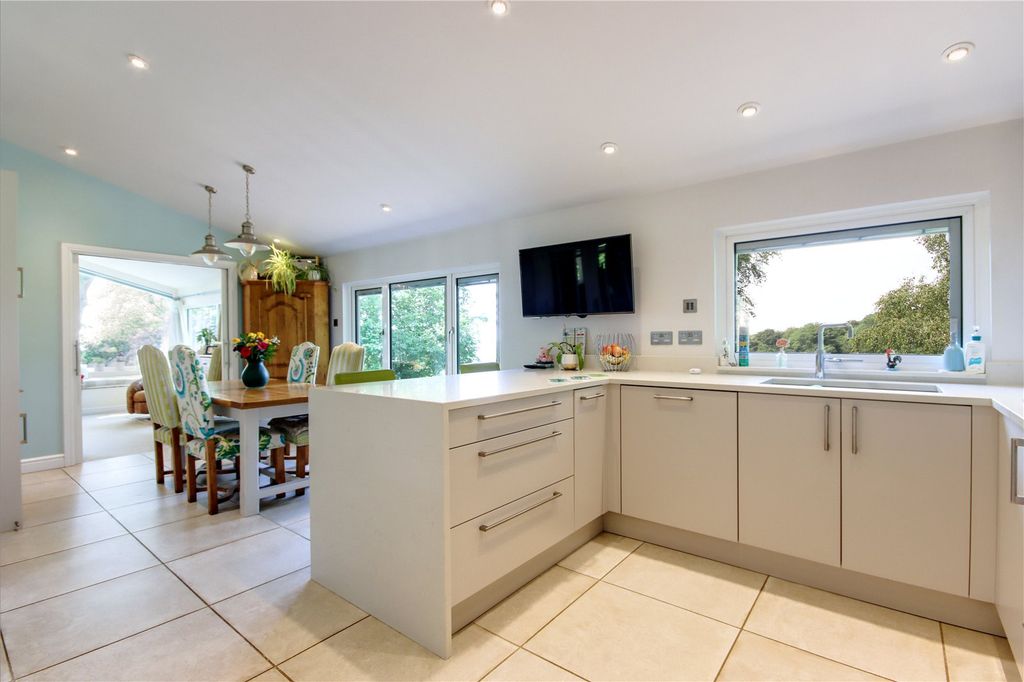 Property photo 3 of 23 Kitchen/Dining