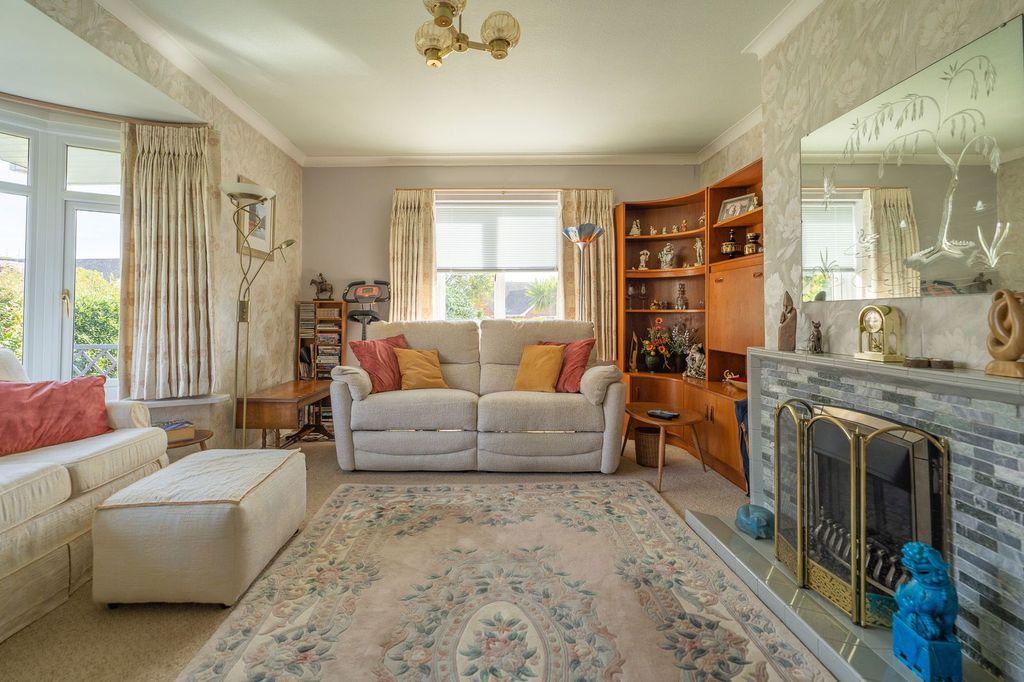 Property photo 2 of 34