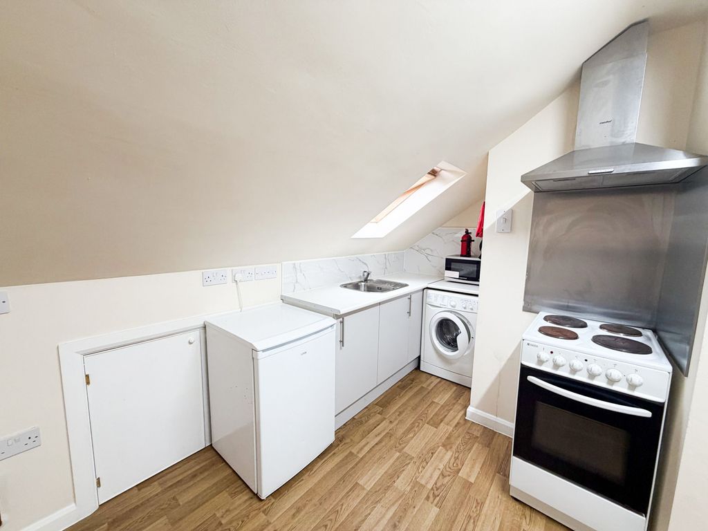 Property photo 3 of 5 Lea Bridge Road E10