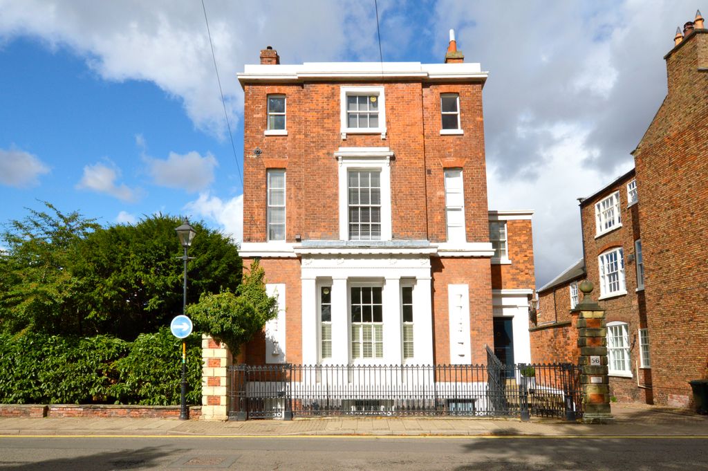 Property photo 1 of 33