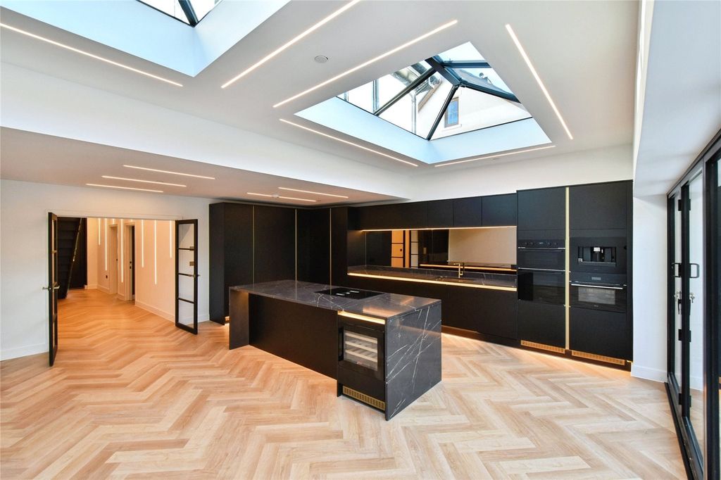 Property photo 3 of 32 Picture No. 21