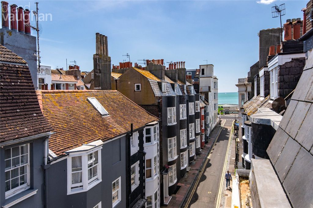 Property photo 3 of 8 Picture 3