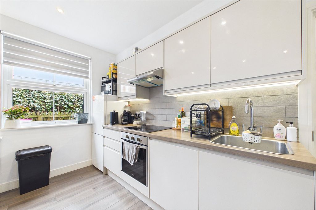 Property photo 2 of 11 Picture No. 16