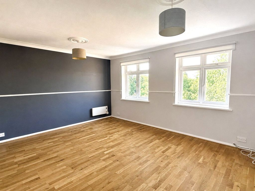 Property photo 2 of 19 Picture No. 27