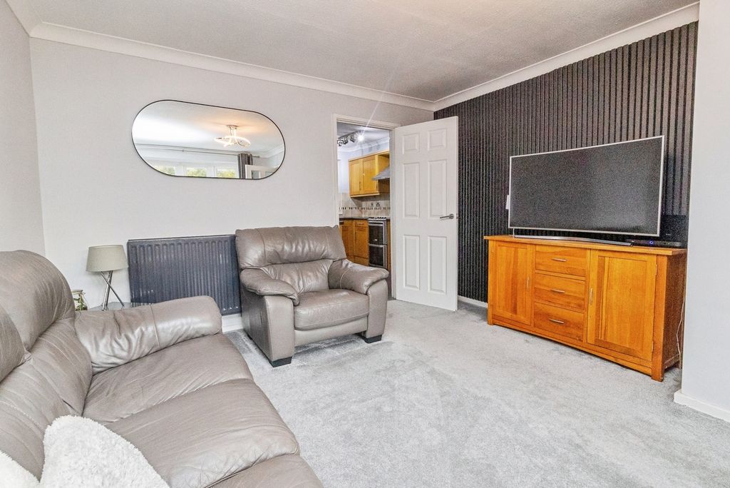 Property photo 2 of 17 Photo