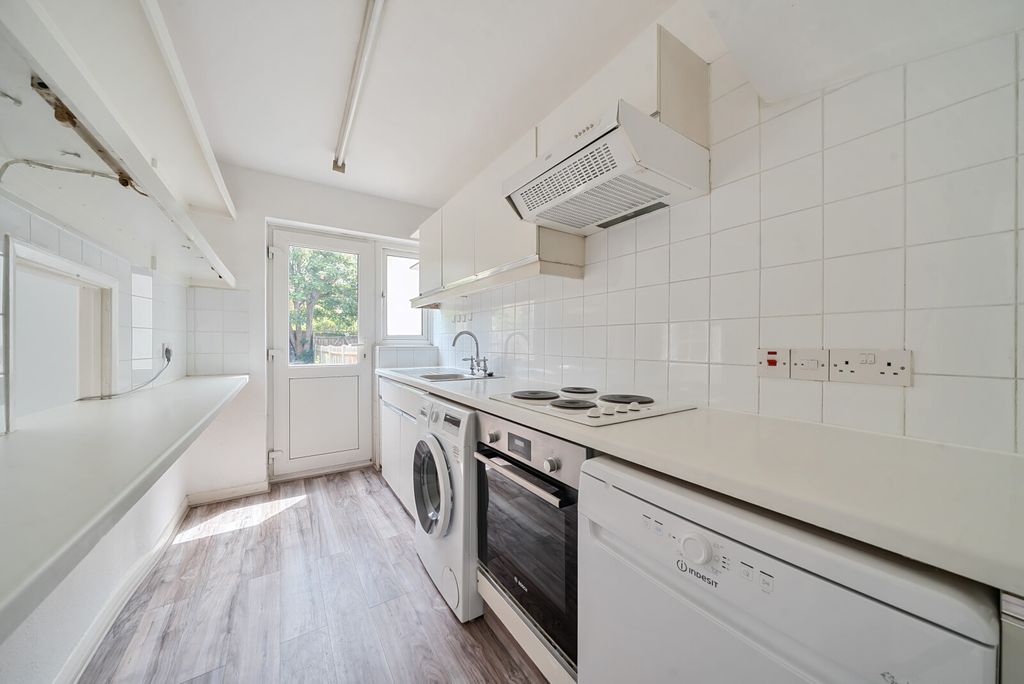 Property photo 3 of 12 Kitchen