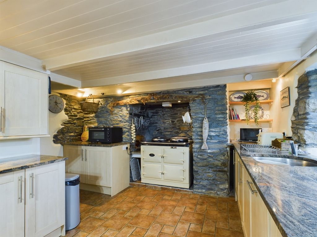 Property photo 3 of 19 33761311